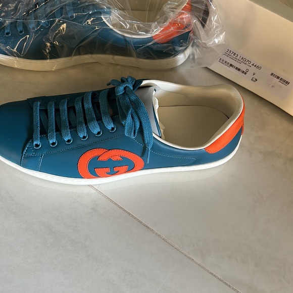 Gucci sneakers with orange GG’s on the side - Picture 2 of 3